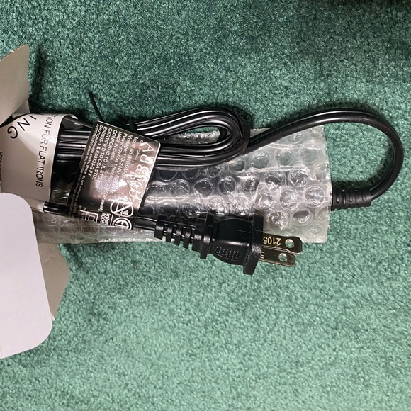 NWT Adagio Not so Mini flat iron- black - Picture 12 of 16